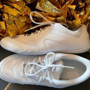 Nike Womens Cheer Shoes Size 7.5